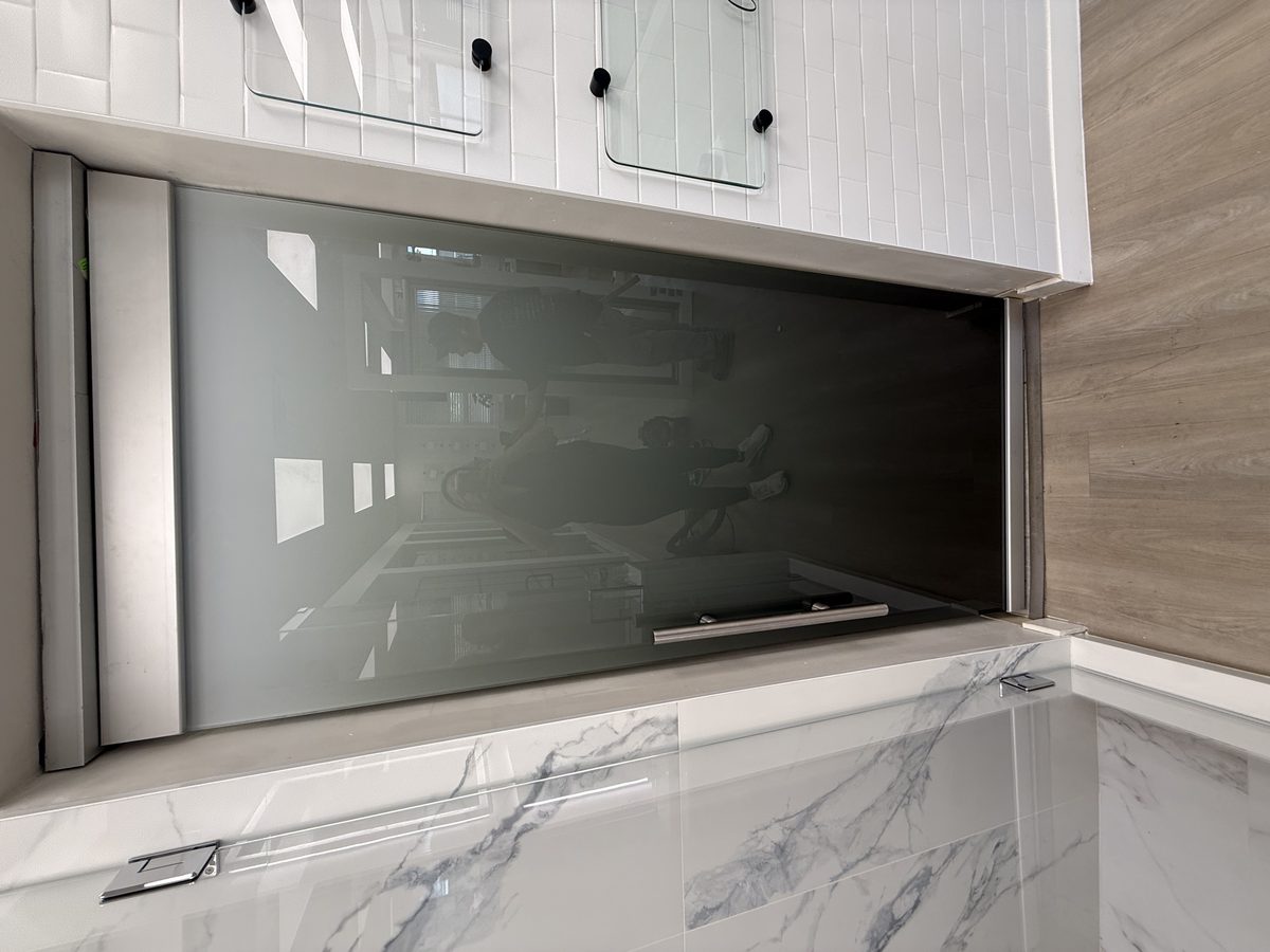 Back-painted glass kitchen backsplash in a modern home