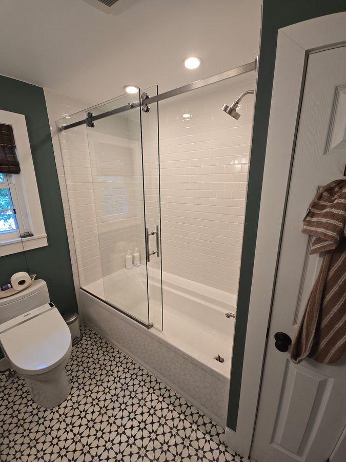 Frameless corner shower