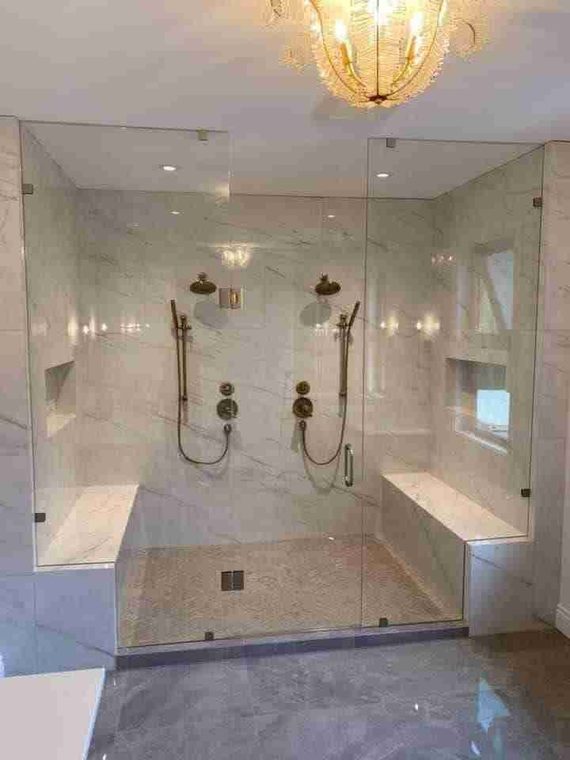 Inline door and panel shower