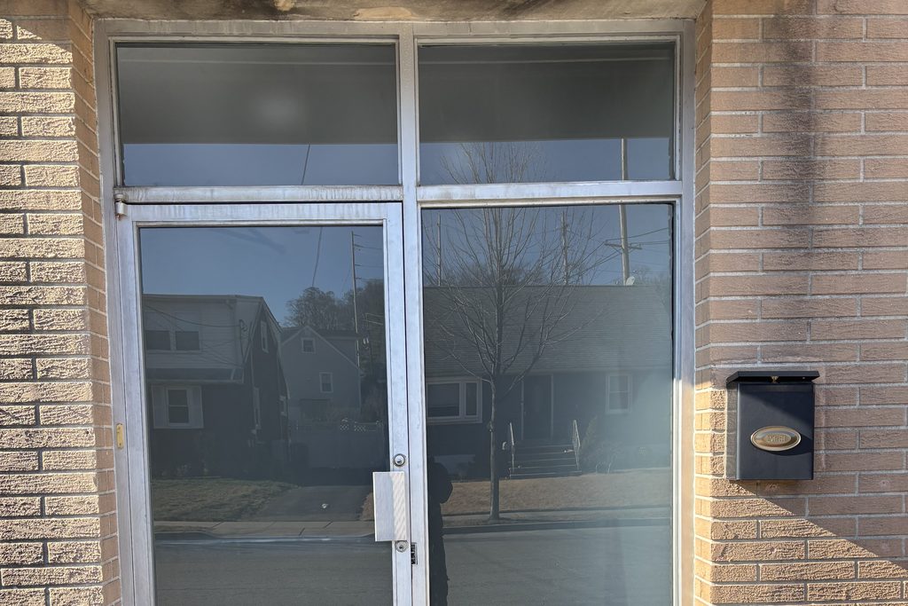 Aluminum storefront entrance door with sidelite and transoms