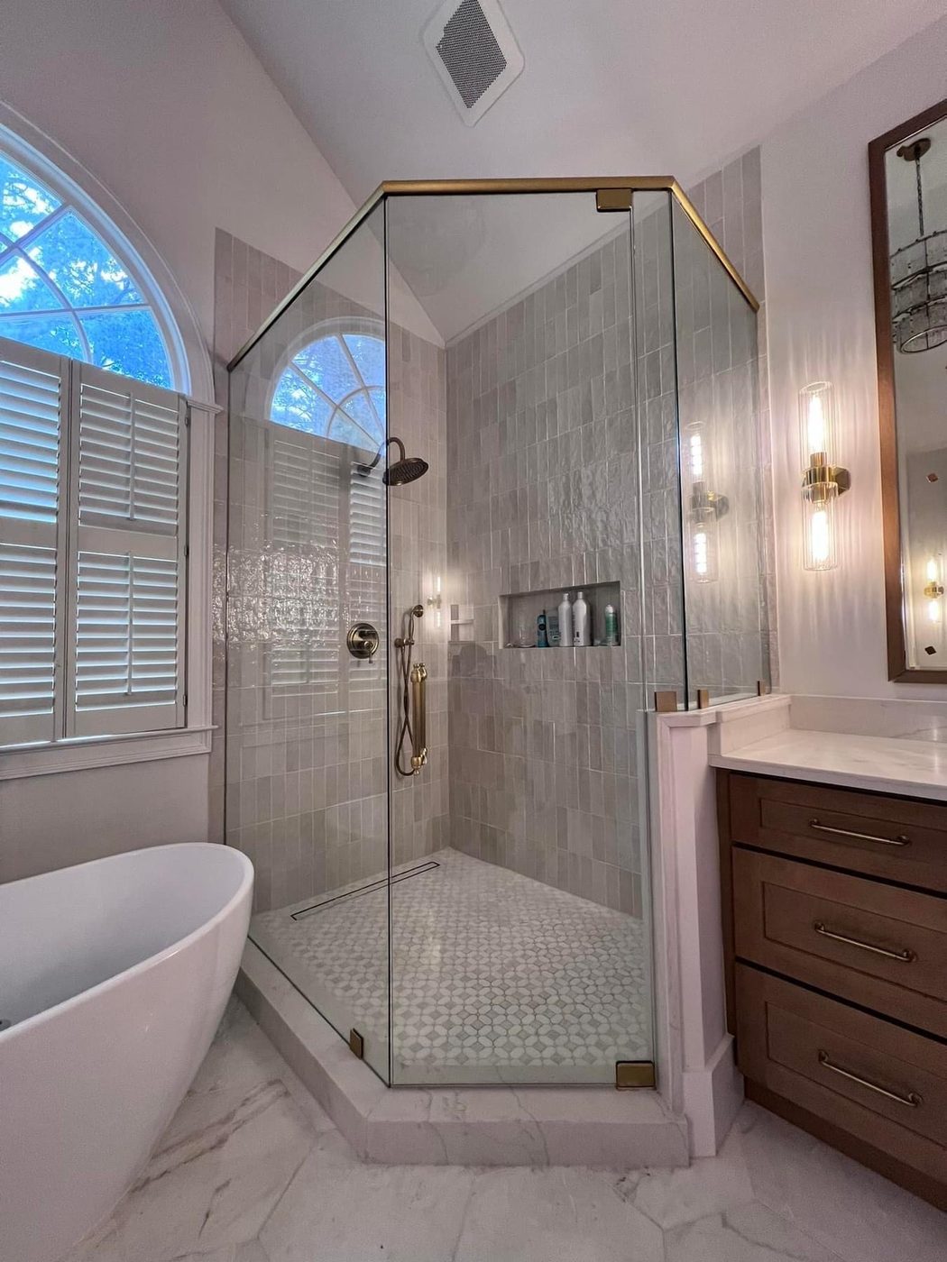 Neo-angle frameless glass shower with a vaulted window