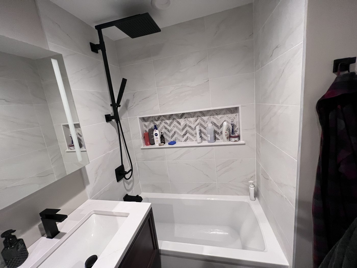 Custom tub and shower glass by Accurate Glass & Mirror near Lodi, NJ