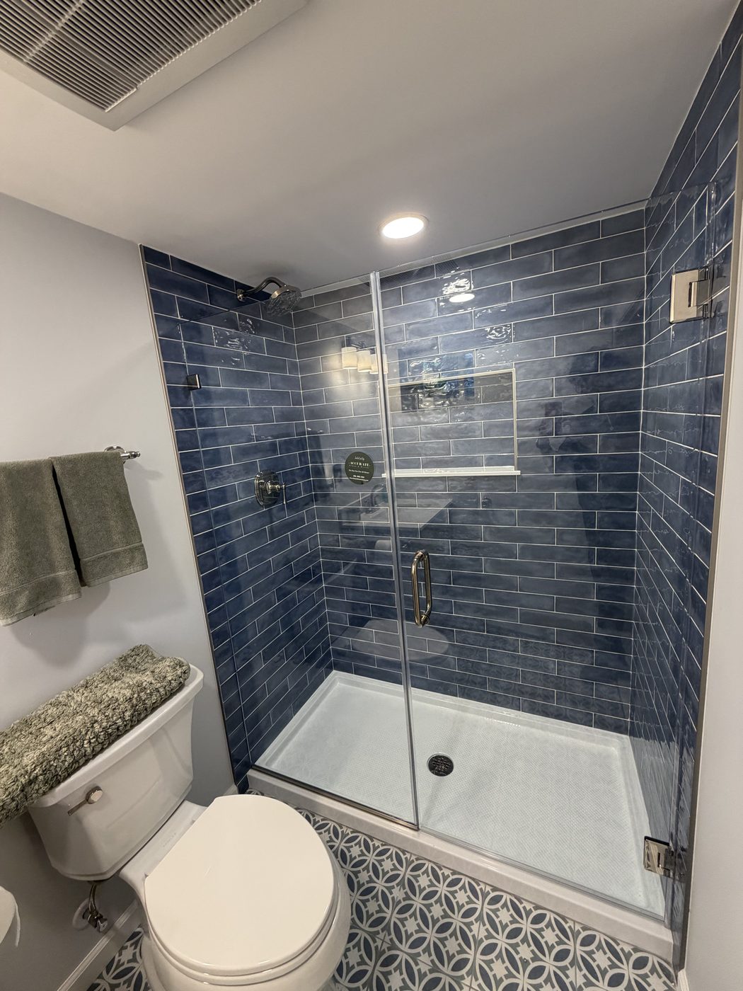 Custom tub and shower glass by Accurate Glass & Mirror near Hackensack, NJ